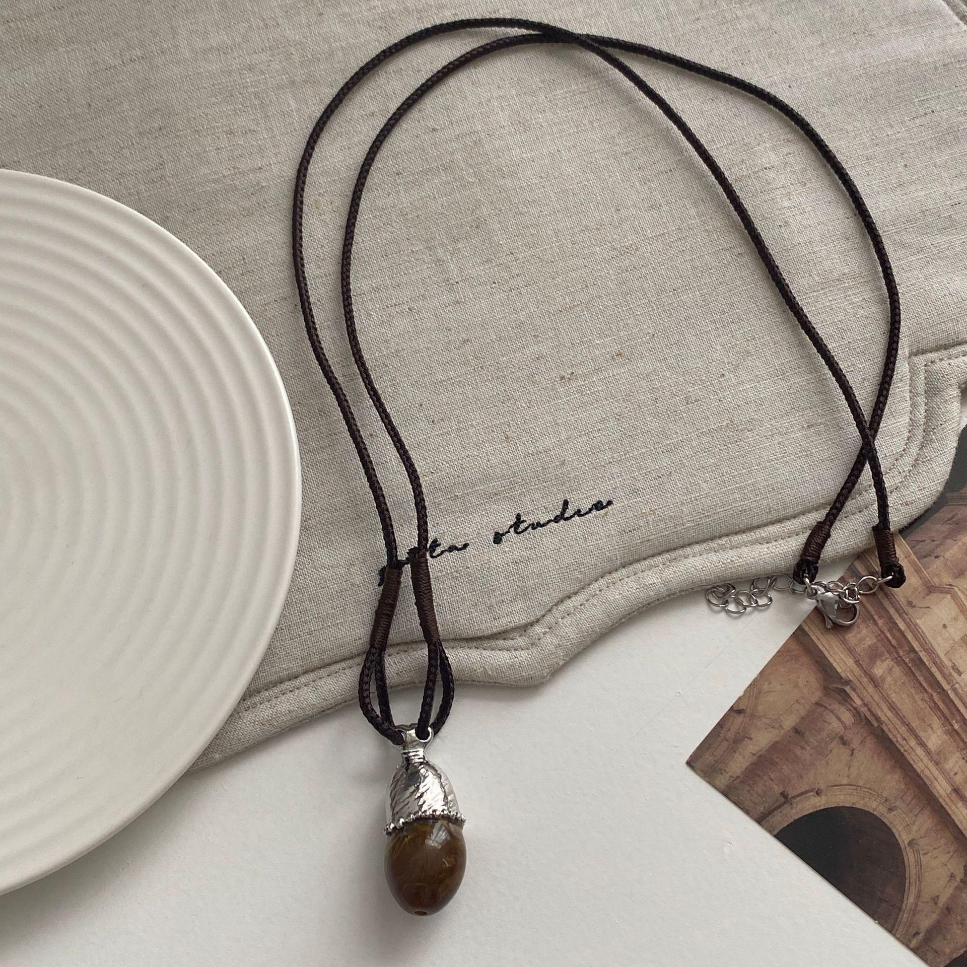 Simple Fashion Geometric Teardrop-shaped Pinecone Resin Pendant Long Necklace for Women Sweater Chain Jewelry Accessories Gifts
Simple Fashion Geometric Teardrop-shaped Pinecone Resin Pendant Long Necklace for Women Sweater Chain Jewelry Accessories Gifts