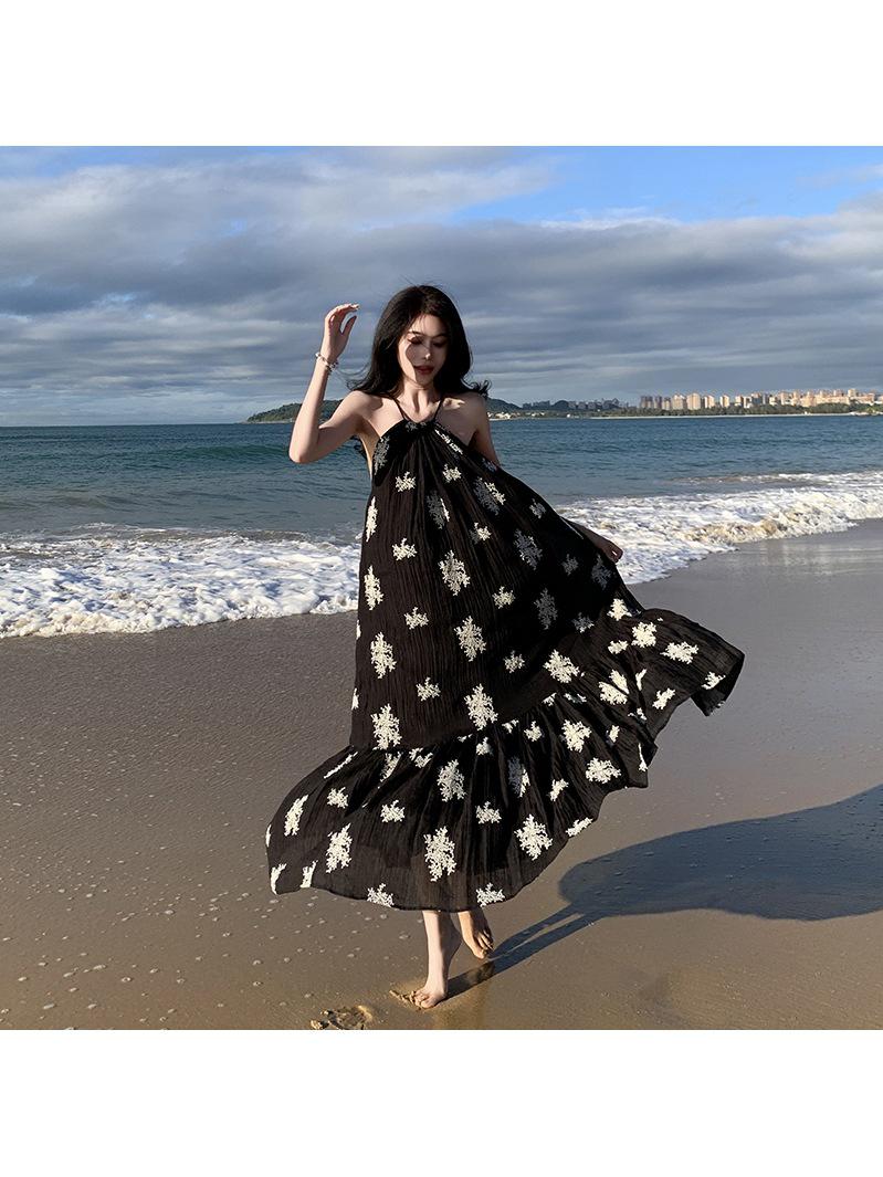In Stock! Halter Neck Embroidered Camisole Maxi Dress - Sleeveless, Big Swing, Perfect for Holidays Small (S)
In Stock! Halter Neck Embroidered Camisole Maxi Dress - Sleeveless, Big Swing, Perfect for Holidays Small (S)