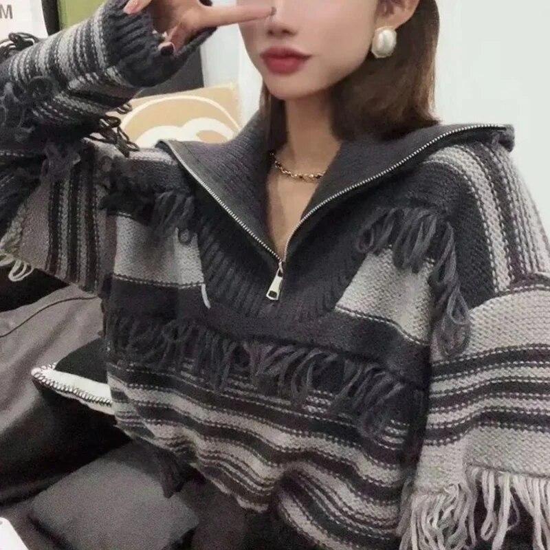 Модний светр у смужку з китицями та водолазка Жіночі осінь-зима Жіночі джемпери Топи Вінтажний пуловер на блискавці з довгим рукавом Трикотажні вироби 29593 M сірий колір
Модний светр у смужку з китицями та водолазка Жіночі осінь-зима Жіночі джемпери Топи Вінтажний пуловер на блискавці з довгим рукавом Трикотажні вироби 29593 M сірий колір