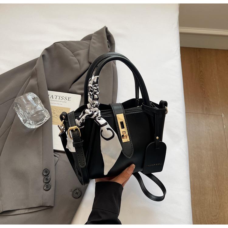 Casual handbag bag women s new texture versatile single shoulder crossbody design bucket bag чёрный
Casual handbag bag women s new texture versatile single shoulder crossbody design bucket bag чёрный