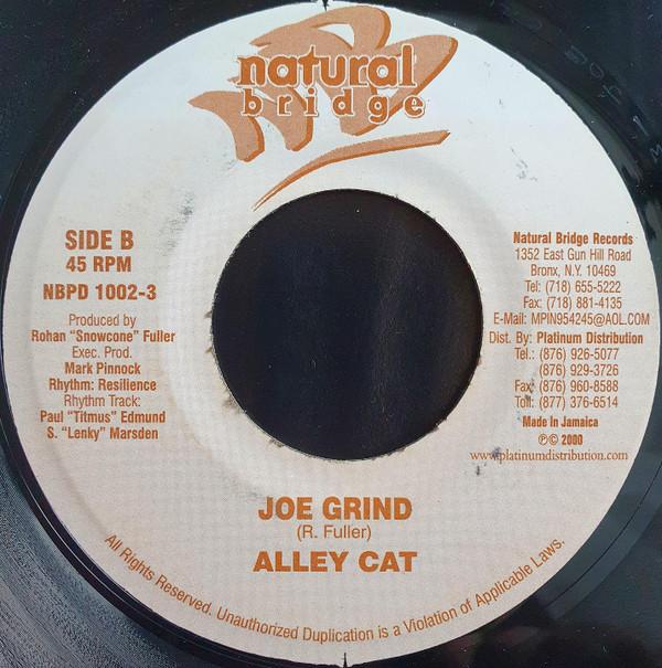 7inch Record KIPRICH & BRIAN & TONY GOLD / ALLEY - Loving Yuh Girlfriend / Joe Grind NBPD10023 Natural Bridge 2000 Jamaica Reggae, Ska & Dub Used
7inch Record KIPRICH & BRIAN & TONY GOLD / ALLEY - Loving Yuh Girlfriend / Joe Grind NBPD10023 Natural Bridge 2000 Jamaica Reggae, Ska & Dub Used