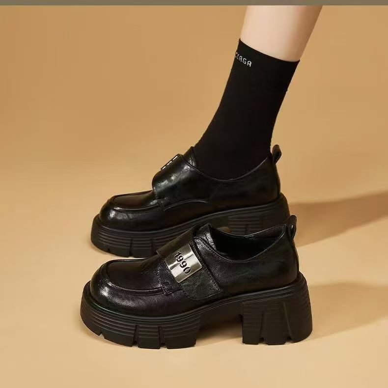 Лоферы 2025 года, осень, новые женские туфли на высокой платформе, мягкая подошва, тренд, универсальные кожаные туфли, женские одинарные туфли 35 чёрный
Лоферы 2025 года, осень, новые женские туфли на высокой платформе, мягкая подошва, тренд, универсальные кожаные туфли, женские одинарные туфли 35 чёрный