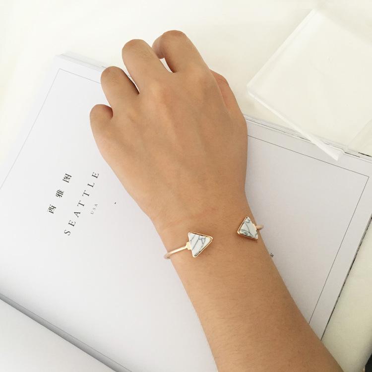Punk 2020 new fashion bracelet personality simple geometric white / blue triangle bracelet lady wholesale sales белый
Punk 2020 new fashion bracelet personality simple geometric white / blue triangle bracelet lady wholesale sales белый