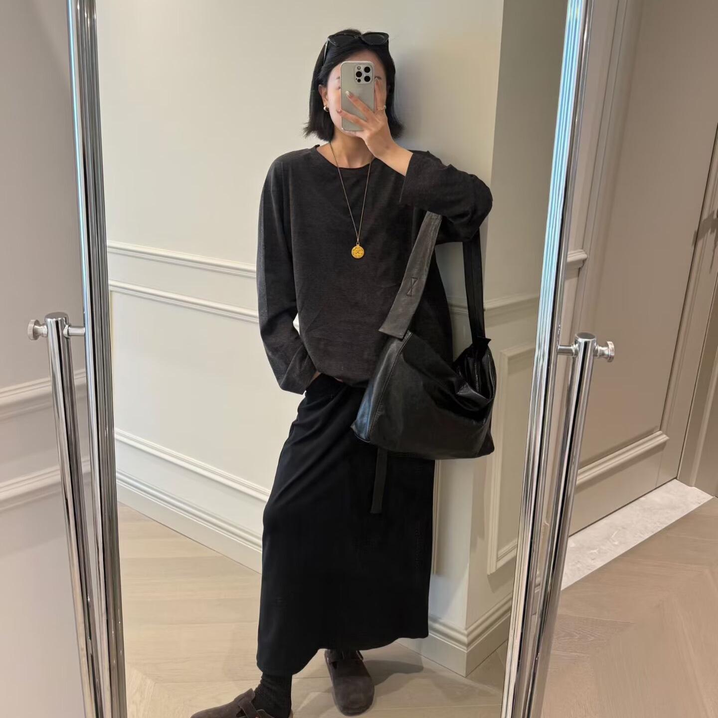 Blended Round Neck Long Sleeve Tee & Drapey Knit Skirt Set S
Blended Round Neck Long Sleeve Tee & Drapey Knit Skirt Set S