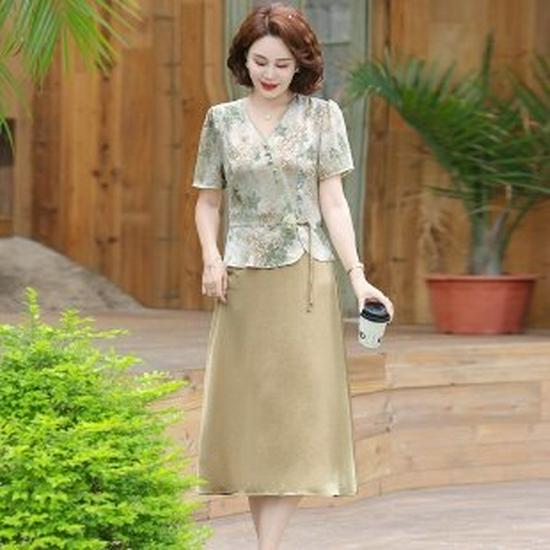 Dignified Short-Sleeved Summer Dress for Middle-Aged Women – Elegant, New Chinese National Style, Loose Fit, Plus-Size Available 4XL зелений
Dignified Short-Sleeved Summer Dress for Middle-Aged Women – Elegant, New Chinese National Style, Loose Fit, Plus-Size Available 4XL зелений