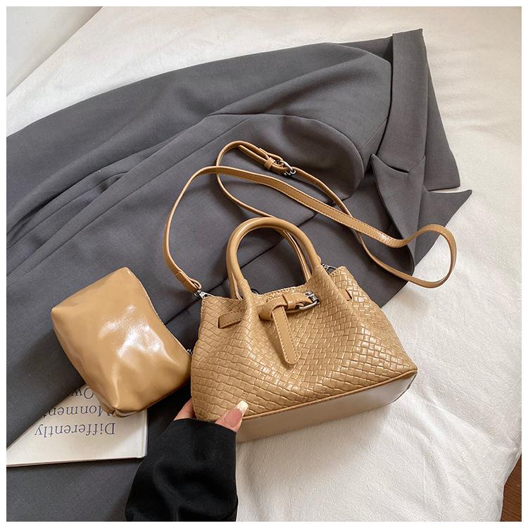 Корейская версия портативной сумки-ведра женская 2025 новая ретро простая сумка «мать и дитя» большой вместимости универсальная на плечо/кроссбоди хаки
Корейская версия портативной сумки-ведра женская 2025 новая ретро простая сумка «мать и дитя» большой вместимости универсальная на плечо/кроссбоди хаки