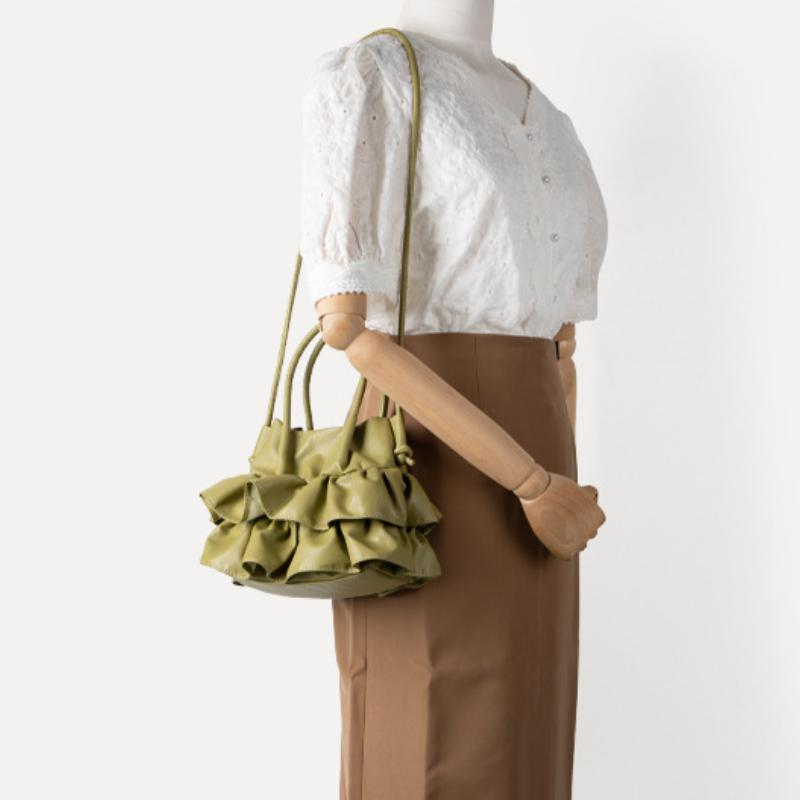 Handbags for Women Fashion Versatile Female Pleated Ruffle Shoulder Bags Simple Solid Color Large Capacity Crossbody Bags
Handbags for Women Fashion Versatile Female Pleated Ruffle Shoulder Bags Simple Solid Color Large Capacity Crossbody Bags