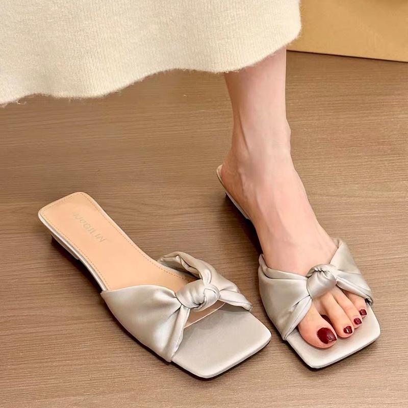 One-word slippers women s shoes wear summer thick heels cool slippers with skirts open-toed square head high-heeled sandals women s models 40 чорний
One-word slippers women s shoes wear summer thick heels cool slippers with skirts open-toed square head high-heeled sandals women s models 40 чорний