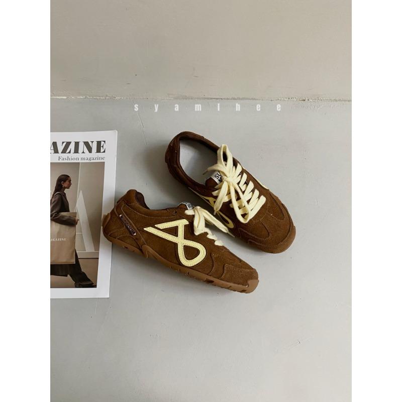 Red retro women s spring and autumn new small inner height increase casual sports shoes board shoes 39 коричневий
Red retro women s spring and autumn new small inner height increase casual sports shoes board shoes 39 коричневий