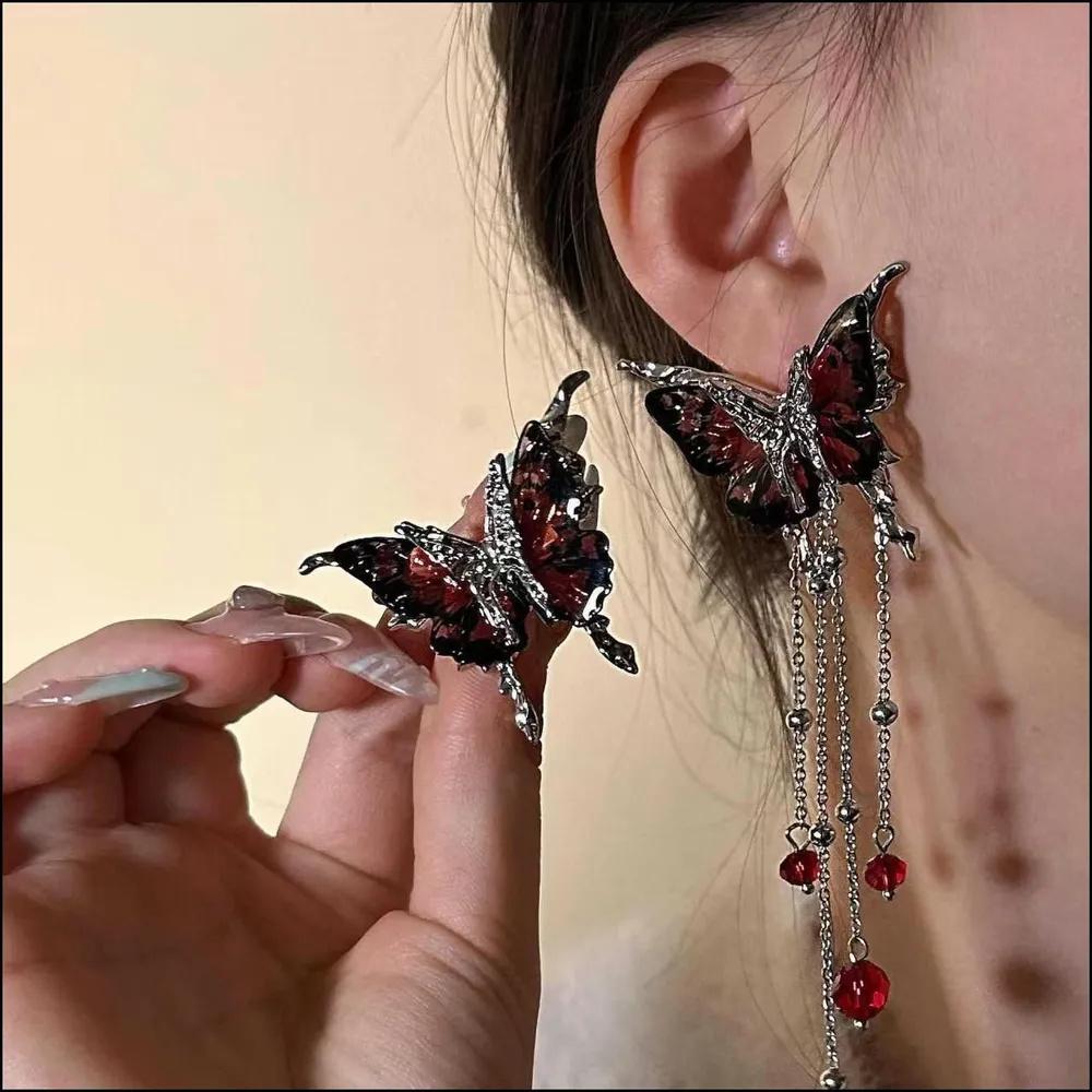 Асиметричні сережки-китички у вигляді червоних метеликів One Size червоний
Асиметричні сережки-китички у вигляді червоних метеликів One Size червоний