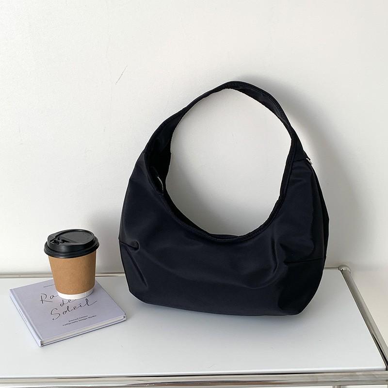 2024 Large-capacity Relaxed Nylon Underarm Bag Korean Casual Solid Color Simple Portable Shoulder чорний
2024 Large-capacity Relaxed Nylon Underarm Bag Korean Casual Solid Color Simple Portable Shoulder чорний