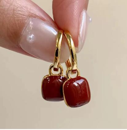 Retro Style Square Pattern Earrings with Vintage Design Lightweight Dangle Earrings for Women Classic Geometric Shape Accessories One Size
Retro Style Square Pattern Earrings with Vintage Design Lightweight Dangle Earrings for Women Classic Geometric Shape Accessories One Size