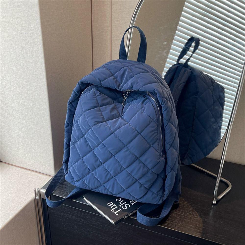 Simple Down Cotton Padded Large Capacity Backpack Lightweight Solid Color Schoolbag Puffy Quilted Shoulder Bags for Students синій
Simple Down Cotton Padded Large Capacity Backpack Lightweight Solid Color Schoolbag Puffy Quilted Shoulder Bags for Students синій