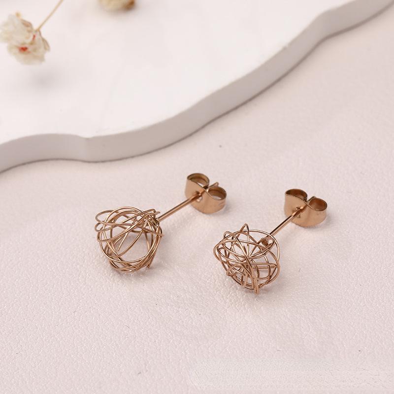 18k gold rose gold titanium steel hairball earrings simple wind ball hollow stud earrings ear color
18k gold rose gold titanium steel hairball earrings simple wind ball hollow stud earrings ear color