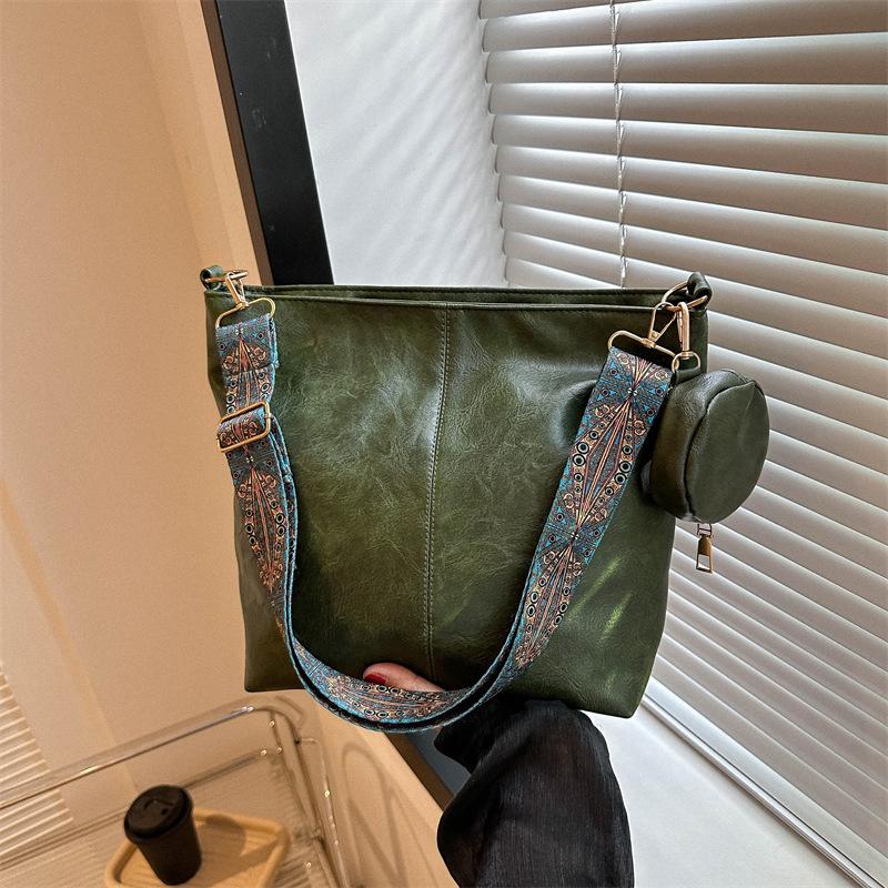 Two-piece set retro large capacity 2025 winter new simple casual fashion crossbody shoulder tote bag коричневий
Two-piece set retro large capacity 2025 winter new simple casual fashion crossbody shoulder tote bag коричневий