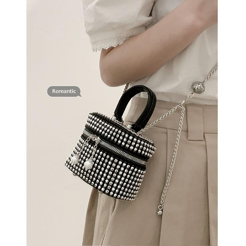 Fashion Light Luxury Shiny Blingbling Handbag Women New Trend Mini Bucket Bag Design Sense Crossbody Chain Pack Small Square Bag Mini(Max Length<20cm)
Fashion Light Luxury Shiny Blingbling Handbag Women New Trend Mini Bucket Bag Design Sense Crossbody Chain Pack Small Square Bag Mini(Max Length<20cm)
