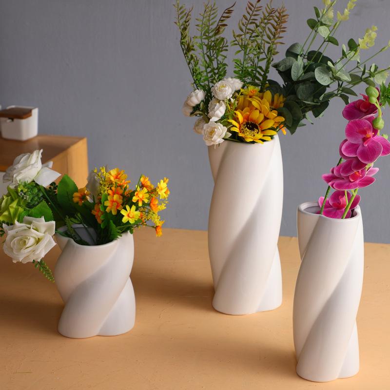 Ceramic Vase Geometrically Twisted Irregular Silver Flower Vase Floral Arrangement Accessories Home Decoration Accessories
Ceramic Vase Geometrically Twisted Irregular Silver Flower Vase Floral Arrangement Accessories Home Decoration Accessories