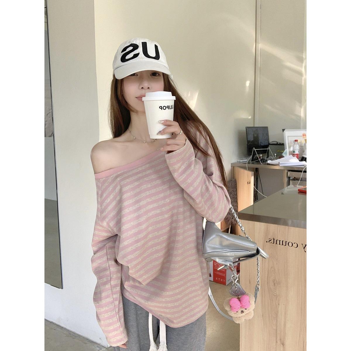 Sweet Spice Girl Striped Slant Shoulder Long Sleeve T-Shirt Women s Autumn New Loose and Skinny Off-Shoulder Student Top XL
Sweet Spice Girl Striped Slant Shoulder Long Sleeve T-Shirt Women s Autumn New Loose and Skinny Off-Shoulder Student Top XL