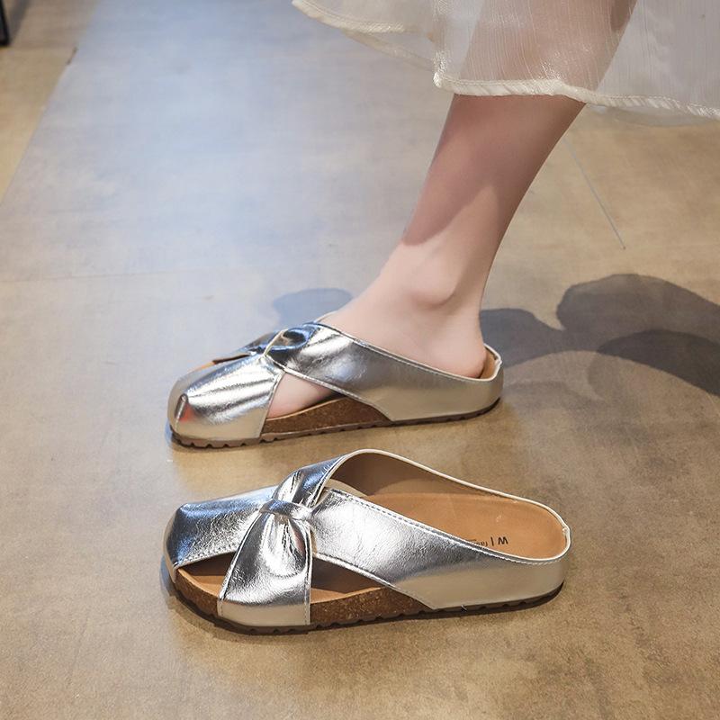 Thick-bottomed bag head half slippers women s outer wear 2025 summer new comfortable skirt beautiful niche silver cool slippers 40 шампанського
Thick-bottomed bag head half slippers women s outer wear 2025 summer new comfortable skirt beautiful niche silver cool slippers 40 шампанського