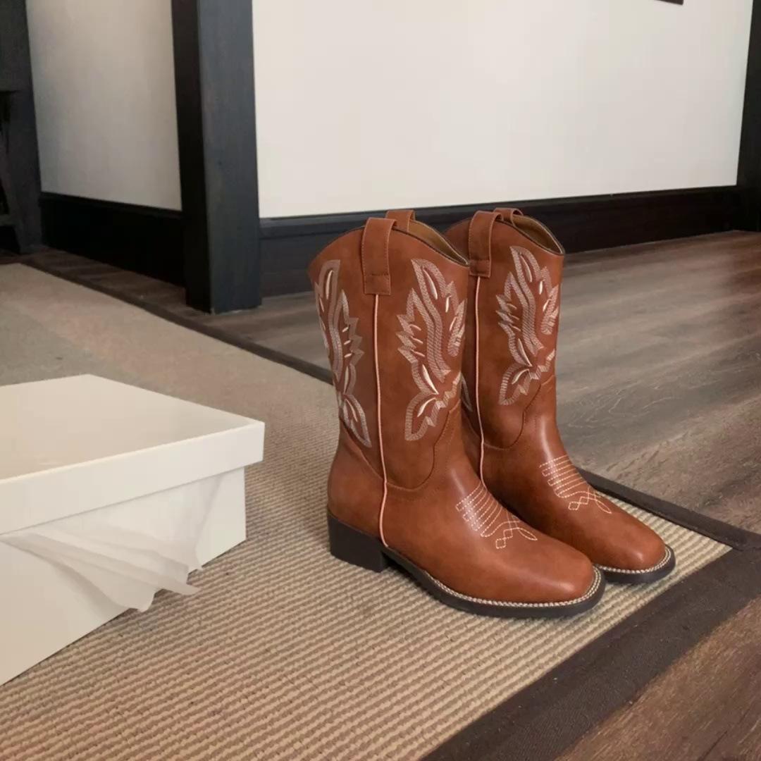 - Женские ботинки с квадратным носком, вышитым каблуком, V-образным вырезом, в стиле вестерн, ковбойские, женские рыцарские ботинки 43
- Женские ботинки с квадратным носком, вышитым каблуком, V-образным вырезом, в стиле вестерн, ковбойские, женские рыцарские ботинки 43