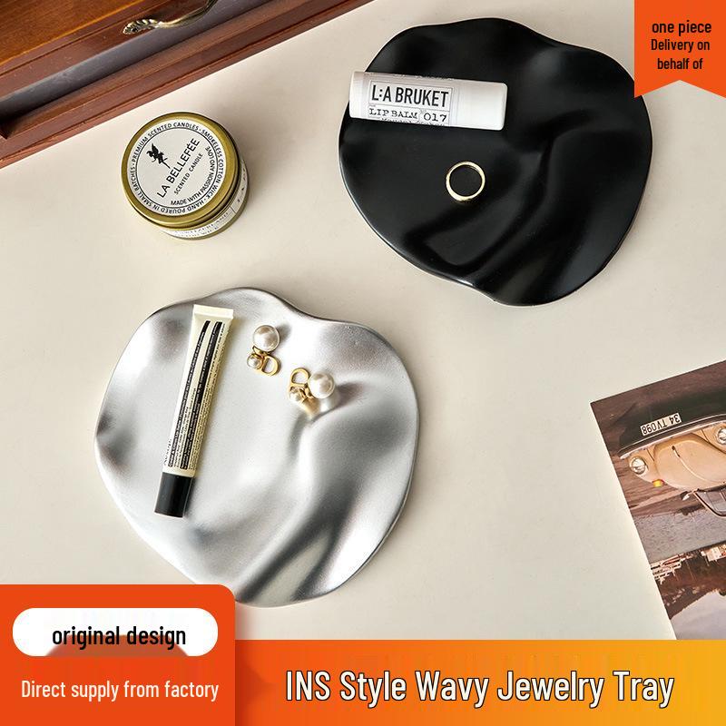 Elegant Wavy Jewelry Tray: Creative Display Plate, High-End Decorative Ornament, Irregular-Shaped Storage for Entryway серебряный
Elegant Wavy Jewelry Tray: Creative Display Plate, High-End Decorative Ornament, Irregular-Shaped Storage for Entryway серебряный