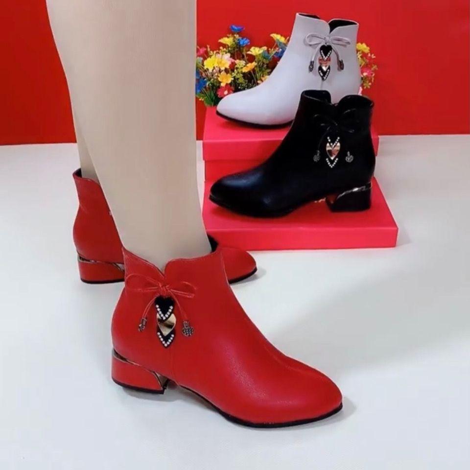 Женские теплые зимние ботинки из мягкой кожи на высоком каблуке, черные, бежевые, стильные, противоскользящие, ботильоны на молнии сбоку EU36/CN37
Женские теплые зимние ботинки из мягкой кожи на высоком каблуке, черные, бежевые, стильные, противоскользящие, ботильоны на молнии сбоку EU36/CN37