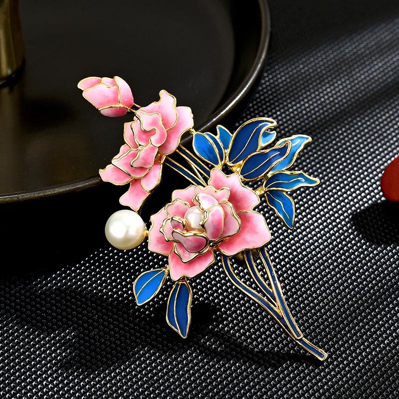 Ladies Light Luxury Design Elegant Enamel Imitation Pearl Peony Flower Brooch Fashionable Versatile Niche Design Brooch
Ladies Light Luxury Design Elegant Enamel Imitation Pearl Peony Flower Brooch Fashionable Versatile Niche Design Brooch