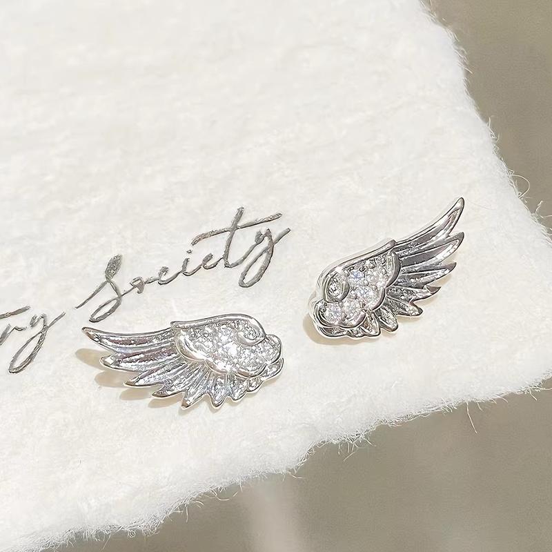 2pcs Shiny Crystal Geometric Hollow Earrings Fashion Silver Color Zircon Wing Stud Earrings for Women Exquisite Jewelry Gifts
2pcs Shiny Crystal Geometric Hollow Earrings Fashion Silver Color Zircon Wing Stud Earrings for Women Exquisite Jewelry Gifts