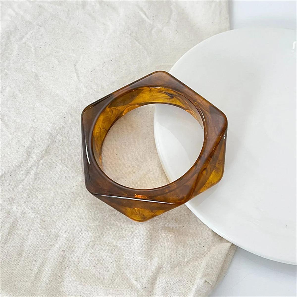 Fashion New Polygon Personality Vintage Transparent Pattern Resin Acrylic Charm Cuff Bracelets Women Irregular Bangles Jewelry 68mm
Fashion New Polygon Personality Vintage Transparent Pattern Resin Acrylic Charm Cuff Bracelets Women Irregular Bangles Jewelry 68mm