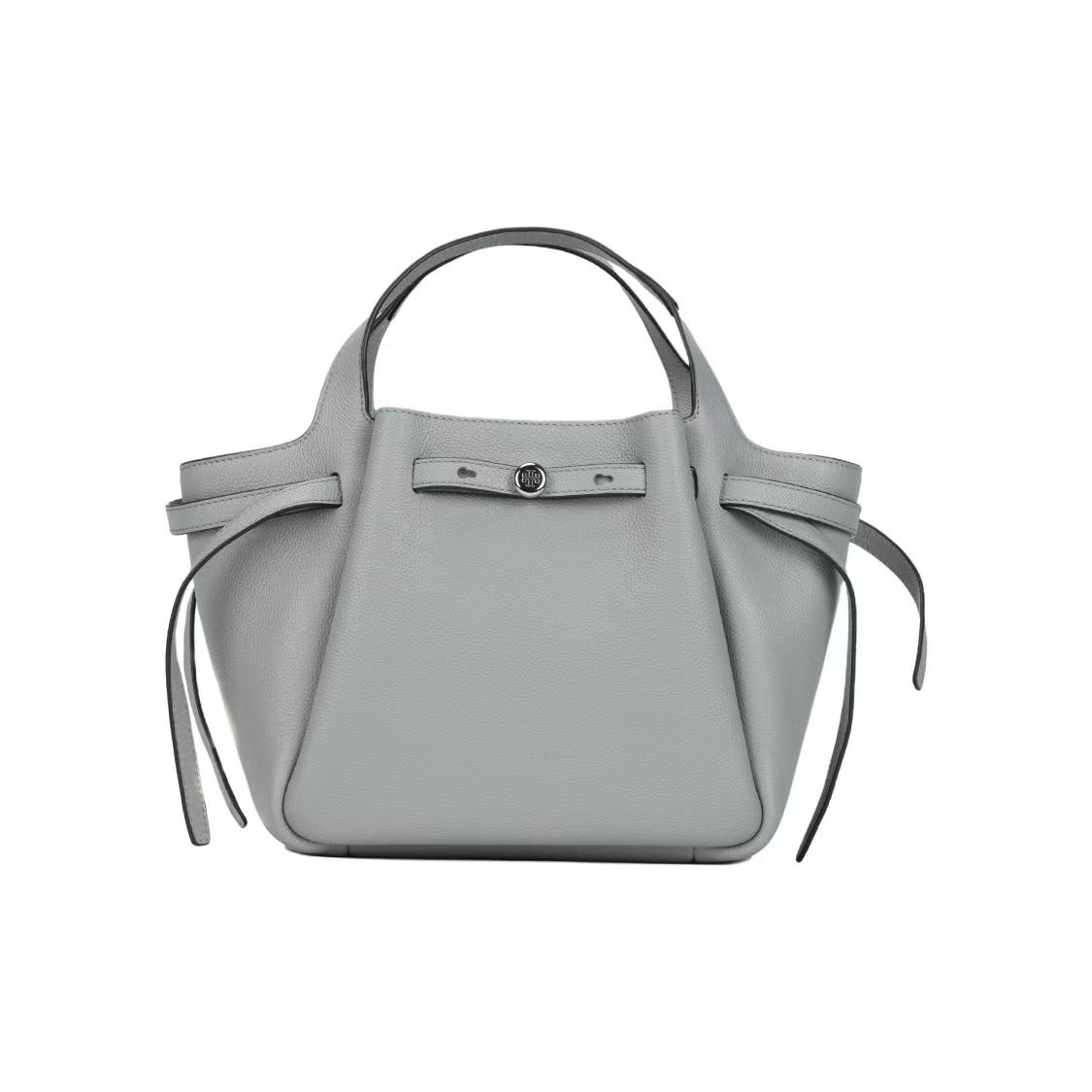 Tory Burch Romy Silver Logo Adjustable Detachable Shoulder Strap Magnetic Snap Closure Pebbled Leather Shoulder Tote Bag Small 164866-020 Basic Set (Bag+Dust Bag)
Tory Burch Romy Silver Logo Adjustable Detachable Shoulder Strap Magnetic Snap Closure Pebbled Leather Shoulder Tote Bag Small 164866-020 Basic Set (Bag+Dust Bag)