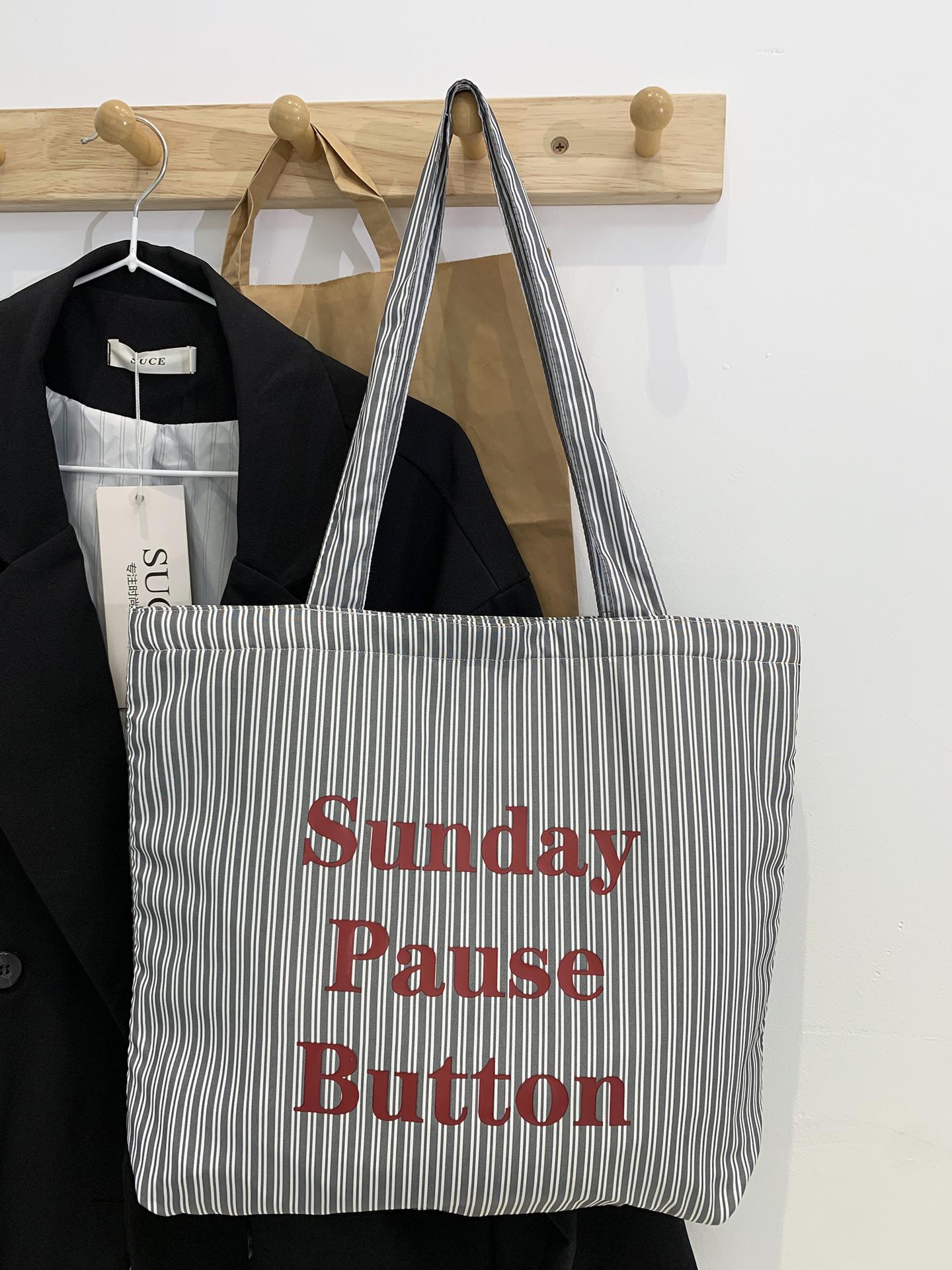 Simple Letter Print Stripes Shoulder Bags for Women Large Capacity Ladies Casual Tote Portable Female Handbags Shopping Bag чорний
Simple Letter Print Stripes Shoulder Bags for Women Large Capacity Ladies Casual Tote Portable Female Handbags Shopping Bag чорний