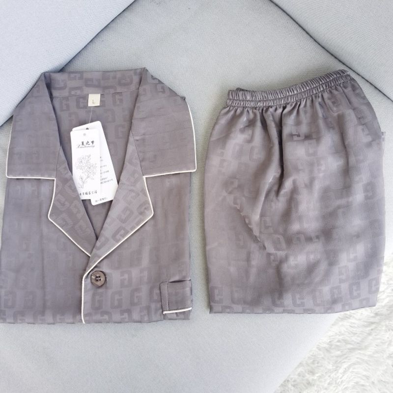 Pajamas Men s Summer Silk Short sleeve Shorts Satin Jacquard Can Be Worn outside Youth Home Wear Set Summer Thin Gray purple 1(Short-sleeved shorts) XXL
Pajamas Men s Summer Silk Short sleeve Shorts Satin Jacquard Can Be Worn outside Youth Home Wear Set Summer Thin Gray purple 1(Short-sleeved shorts) XXL