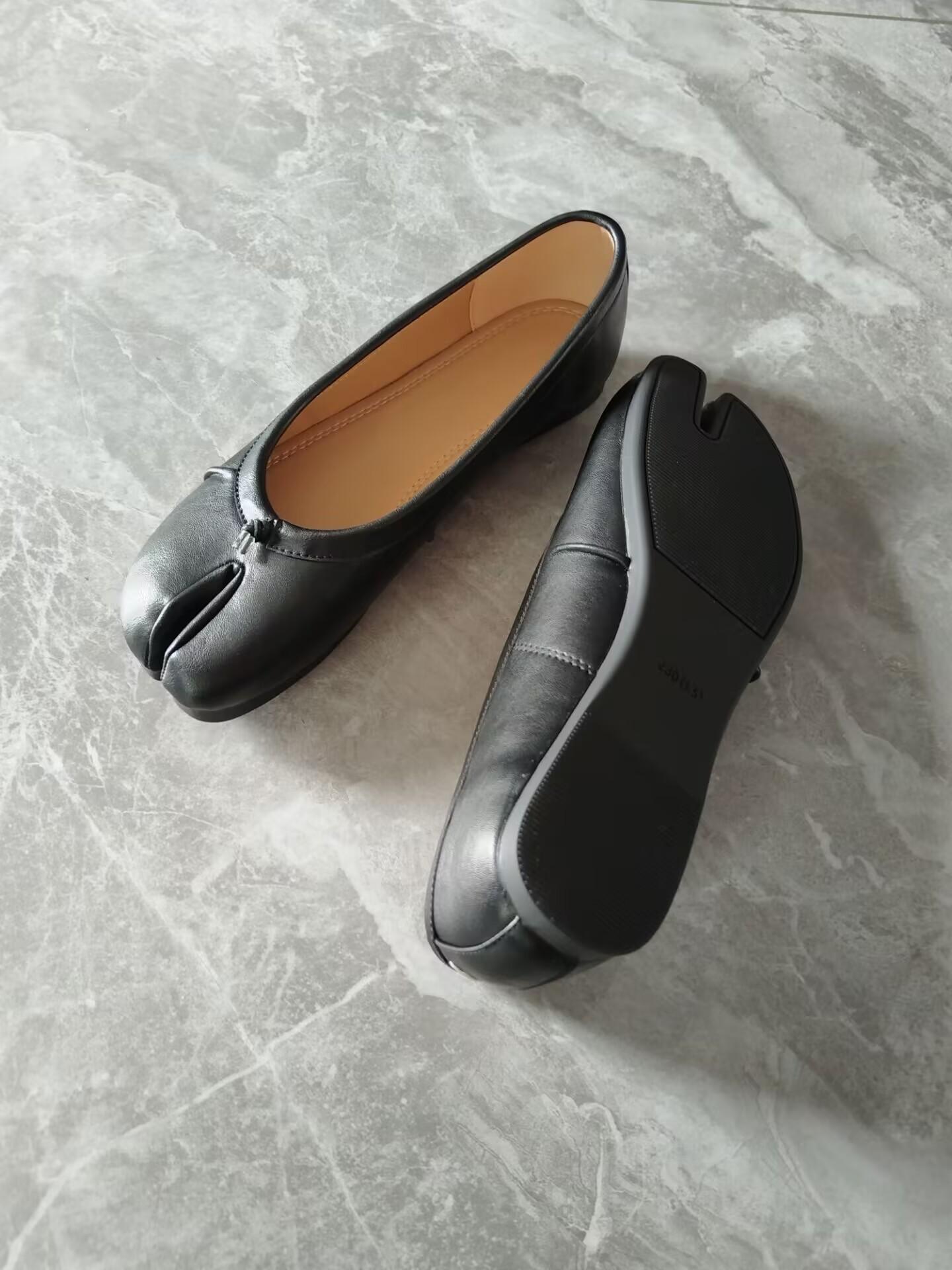 Жіночі 2024 Плісовані балетки Tabi з розділеним пальцем і бантом 40
Жіночі 2024 Плісовані балетки Tabi з розділеним пальцем і бантом 40