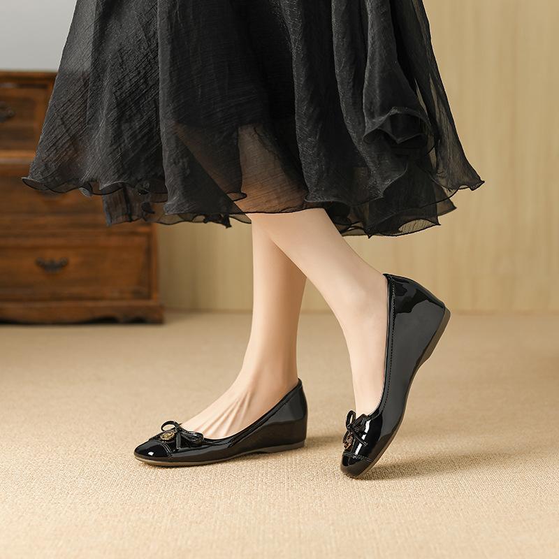 D338-15 French retro square head shallow mouth single shoes 2025 new spring bow patent leather flat grandma shoes 35 чёрный
D338-15 French retro square head shallow mouth single shoes 2025 new spring bow patent leather flat grandma shoes 35 чёрный