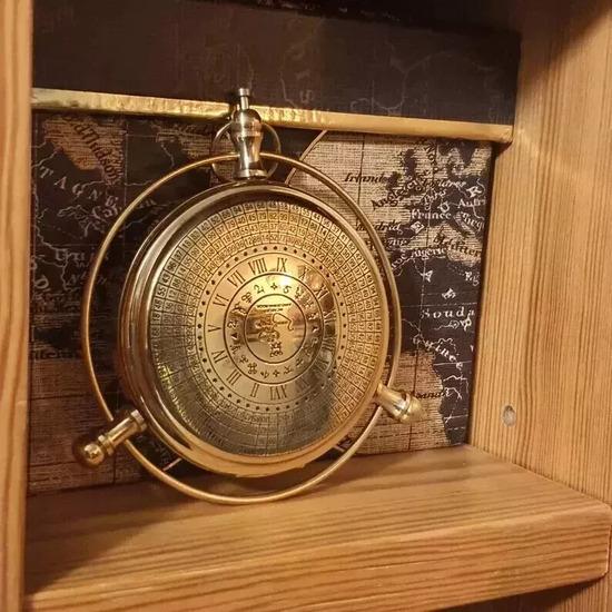 Золотой компас Алетиометр Символ Читатель Истина Мера Северное сияние Его Темный Материал Уникальный дизайн
Золотой компас Алетиометр Символ Читатель Истина Мера Северное сияние Его Темный Материал Уникальный дизайн