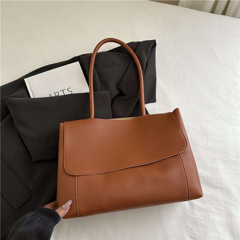 Textured tote women s bag large-capacity bag 2025 summer new underarm bag niche design simple shoulder bag коричневий
Textured tote women s bag large-capacity bag 2025 summer new underarm bag niche design simple shoulder bag коричневий