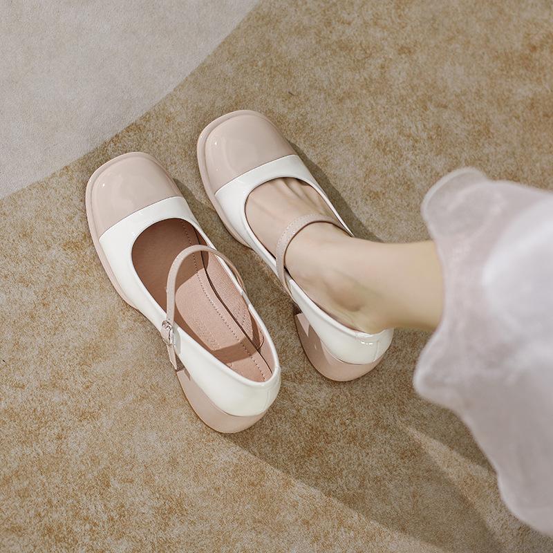 Туфли-лодочки с цветным кантом, толстым каблуком и ремешком Мэри Джейн 40
Туфли-лодочки с цветным кантом, толстым каблуком и ремешком Мэри Джейн 40