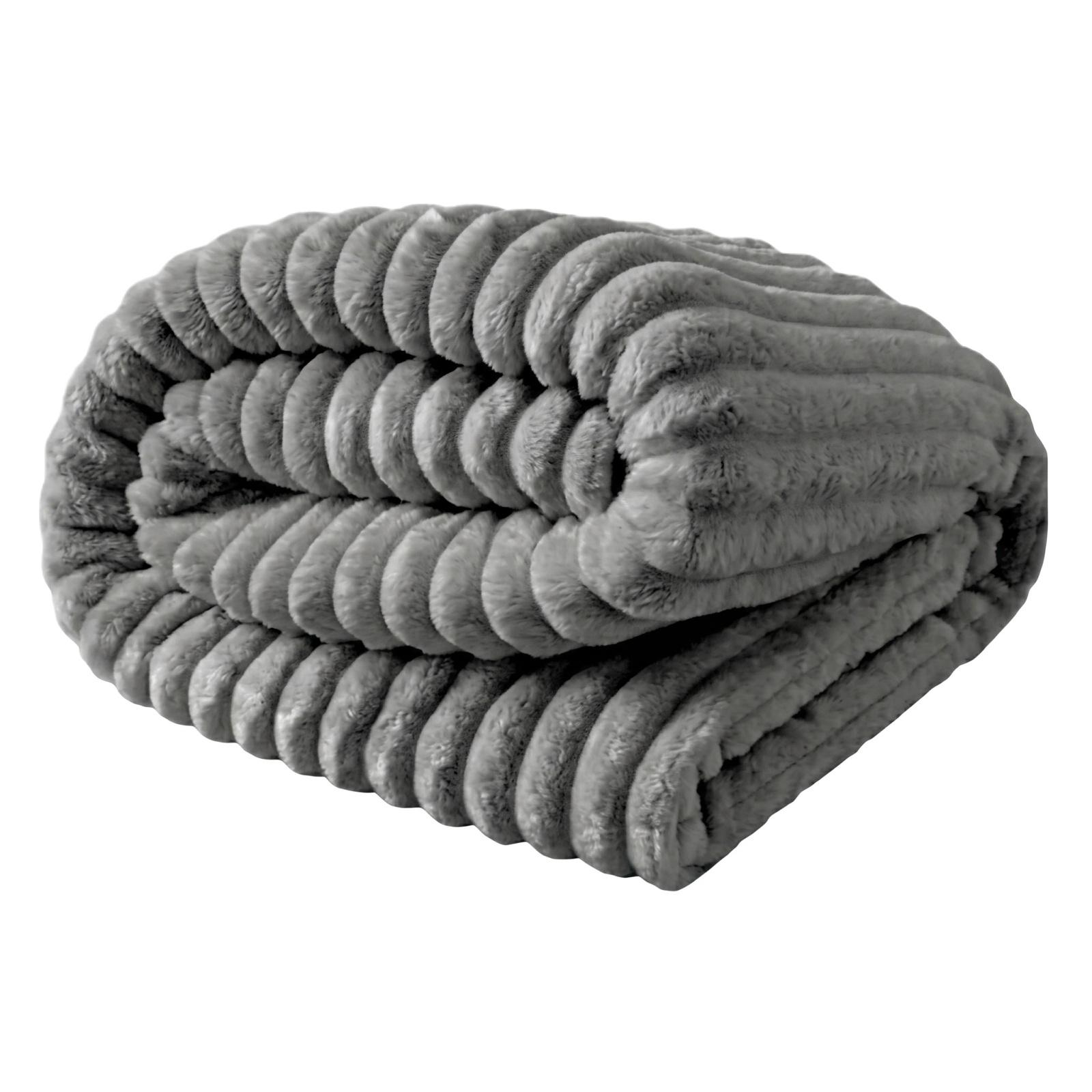 Flannel Plush Nap Blanket 70x100cm Striped Faux Rabbit Fur Throw Blanket for Sofa Bed Office Home Use Soft Lightweight Design one size
Flannel Plush Nap Blanket 70x100cm Striped Faux Rabbit Fur Throw Blanket for Sofa Bed Office Home Use Soft Lightweight Design one size