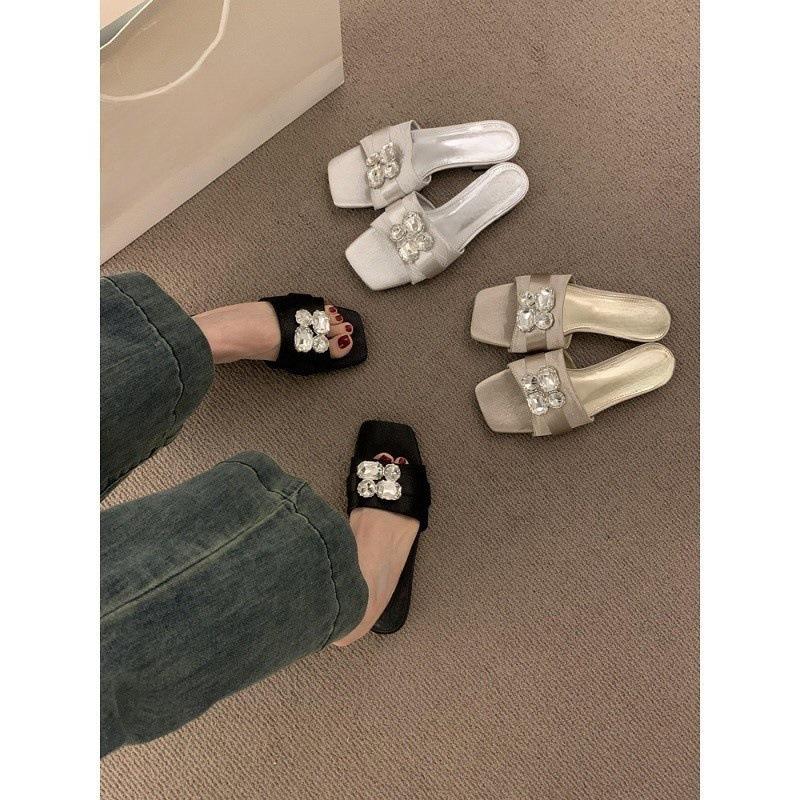 Temperament rhinestones with open-toed thick-heeled slippers for women s summer wear 2025 new beautiful low-heeled sandals 40 чорний
Temperament rhinestones with open-toed thick-heeled slippers for women s summer wear 2025 new beautiful low-heeled sandals 40 чорний