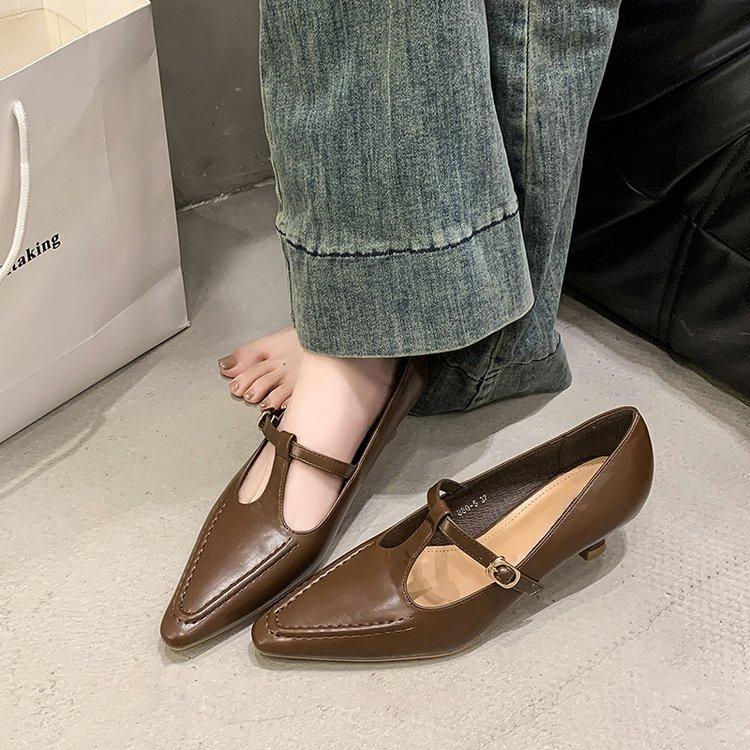Spring Autumn new product temperament simple comfortable single shoe with pointed toe thin heel shallow mouth women s shoes 40 коричневий
Spring Autumn new product temperament simple comfortable single shoe with pointed toe thin heel shallow mouth women s shoes 40 коричневий