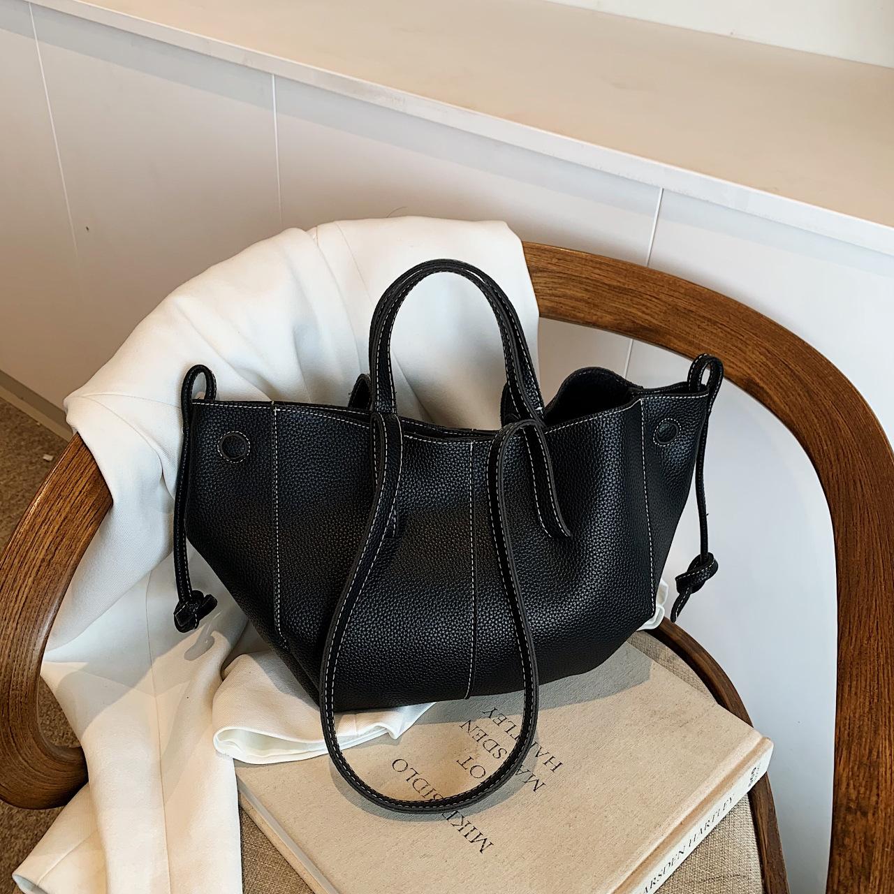 2026 Luxury French Wing Bag Lychee Pattern Trendy Tote Bag Large Capacity Stitched Handbag Commuter Underarm Bags чёрный
2026 Luxury French Wing Bag Lychee Pattern Trendy Tote Bag Large Capacity Stitched Handbag Commuter Underarm Bags чёрный