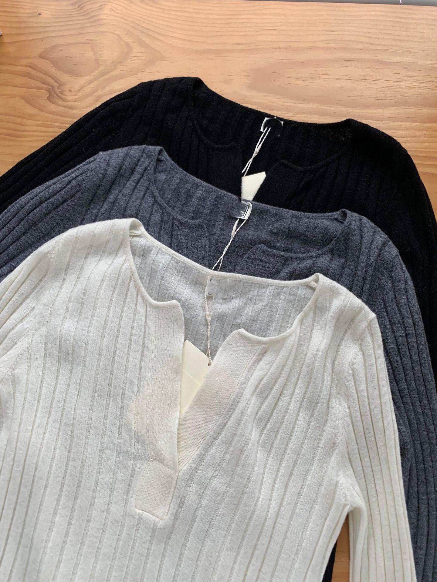 Live Broadcast Hot Item: Nordic Totême Classic Early Autumn V-Neck Striped Wool Knit Sweater Small сірий колір
Live Broadcast Hot Item: Nordic Totême Classic Early Autumn V-Neck Striped Wool Knit Sweater Small сірий колір