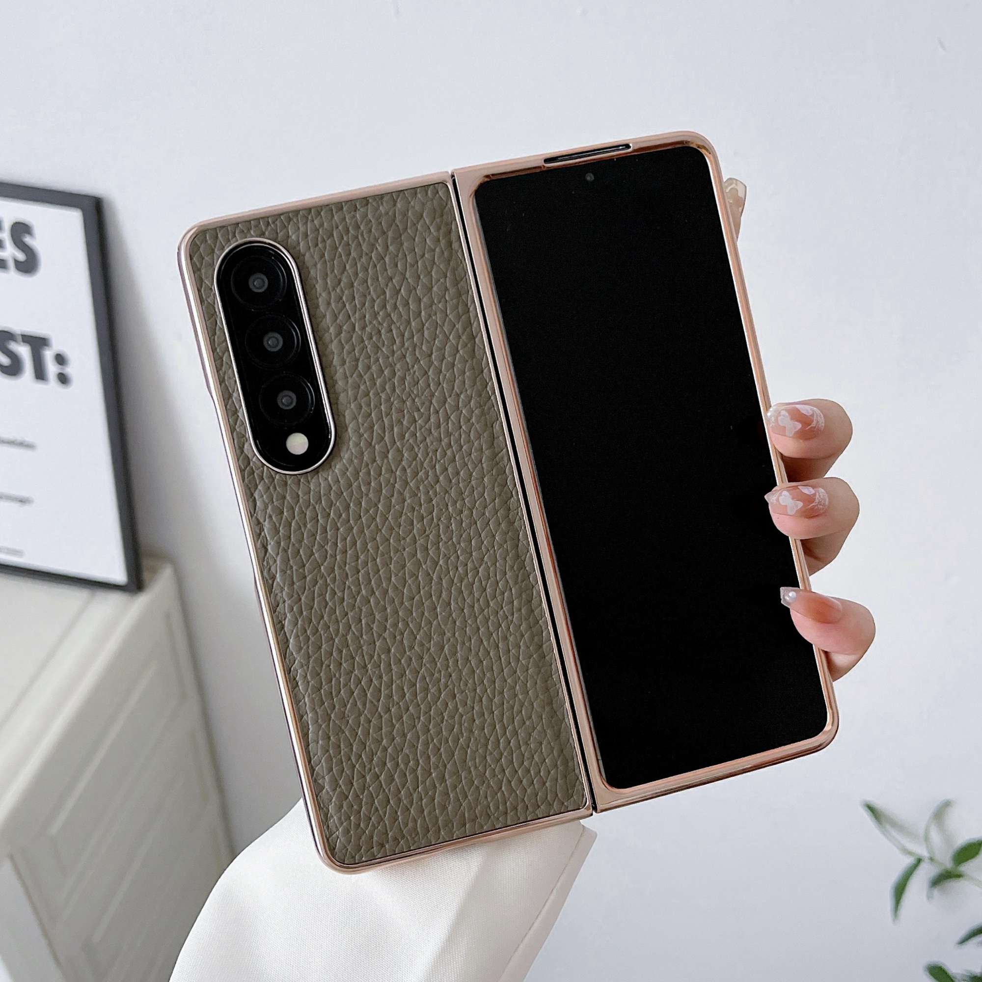 For Samsung Galaxy Z Fold4 5G Star Series Shockproof Phone Case PU Leather Coated Hard PC Nano Electroplating Shell Cover Grey
For Samsung Galaxy Z Fold4 5G Star Series Shockproof Phone Case PU Leather Coated Hard PC Nano Electroplating Shell Cover Grey