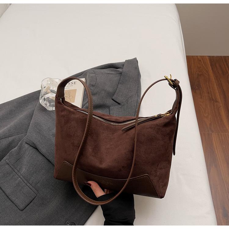 Premium sense retro bag women 2025 new casual large-capacity tote bag Korean version super fire shoulder messenger bag tide
Premium sense retro bag women 2025 new casual large-capacity tote bag Korean version super fire shoulder messenger bag tide