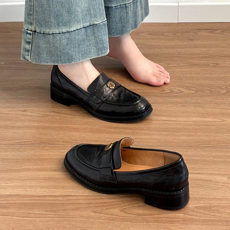 Cowhide version~ genuine leather thick-soled camellia one-pedal women s retro small leather shoes single shoes 40
Cowhide version~ genuine leather thick-soled camellia one-pedal women s retro small leather shoes single shoes 40