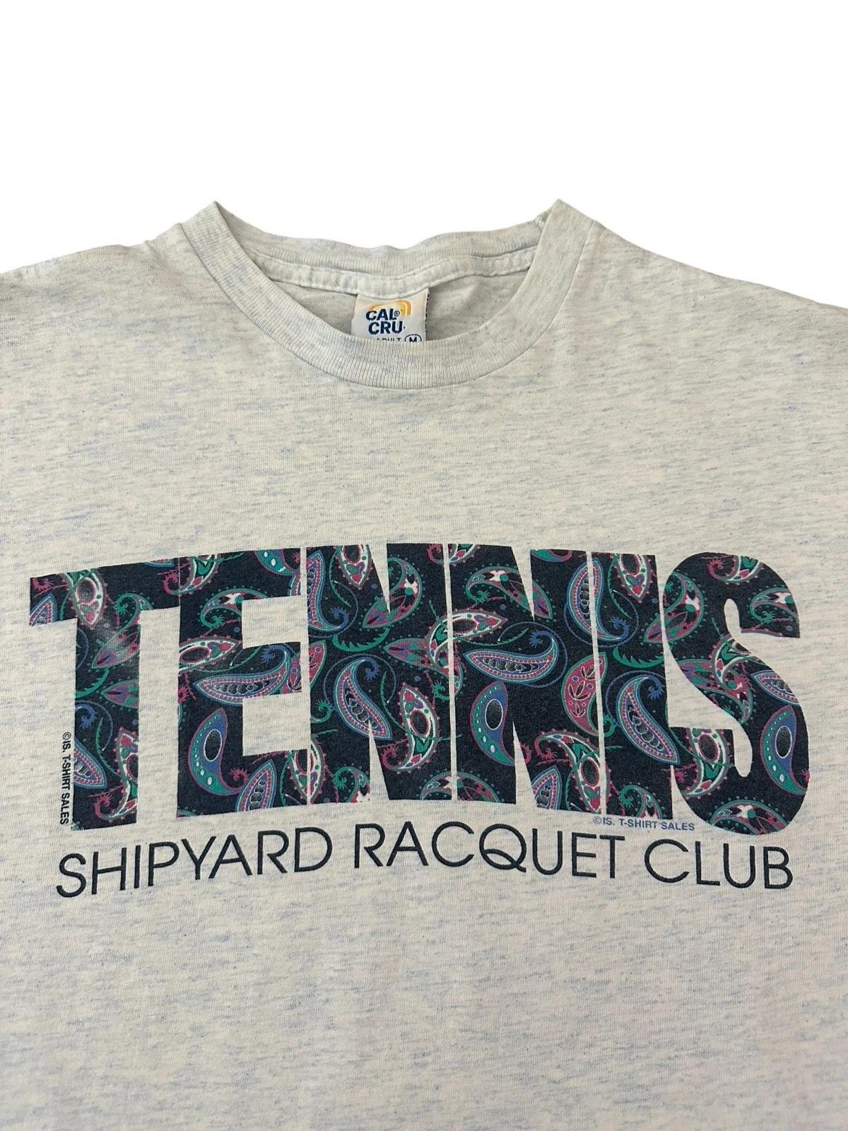 Vintage Shipyard Tennis & Racquet Club T Shirt Men’s Medium Gray USA Promo L
Vintage Shipyard Tennis & Racquet Club T Shirt Men’s Medium Gray USA Promo L