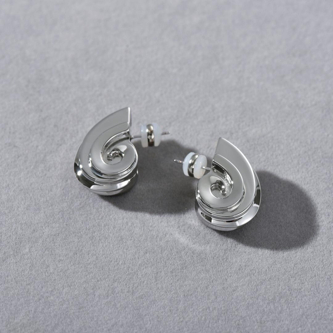 Spiral Conch Premium Metal Wind S925 Silver Needle Earrings Personality Simple Temperament Design Earrings
Spiral Conch Premium Metal Wind S925 Silver Needle Earrings Personality Simple Temperament Design Earrings