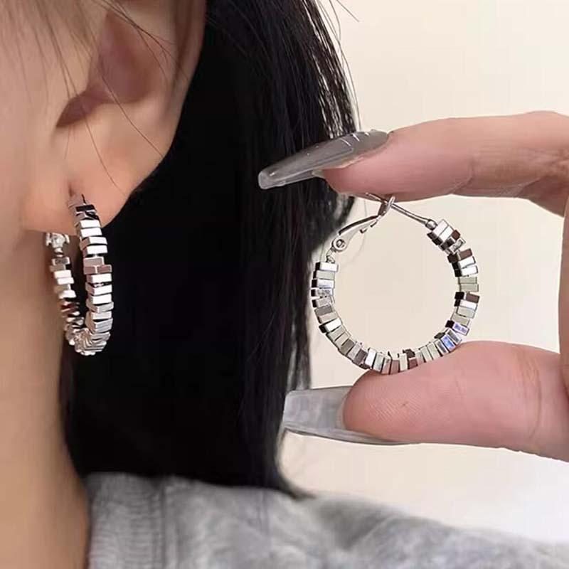 Light Luxury Niche Square Earrings срібний
Light Luxury Niche Square Earrings срібний