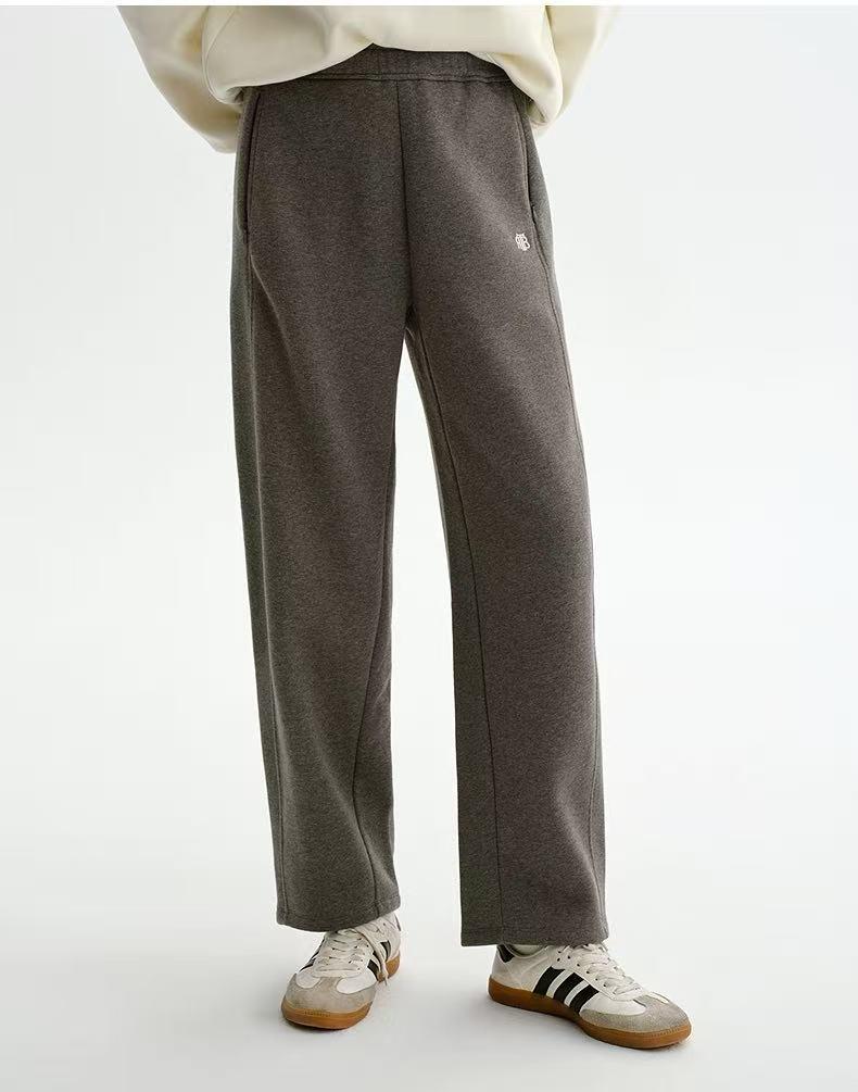 2025 Autumn/Winter College Style Embroidered Velvet Banana Pants S
2025 Autumn/Winter College Style Embroidered Velvet Banana Pants S