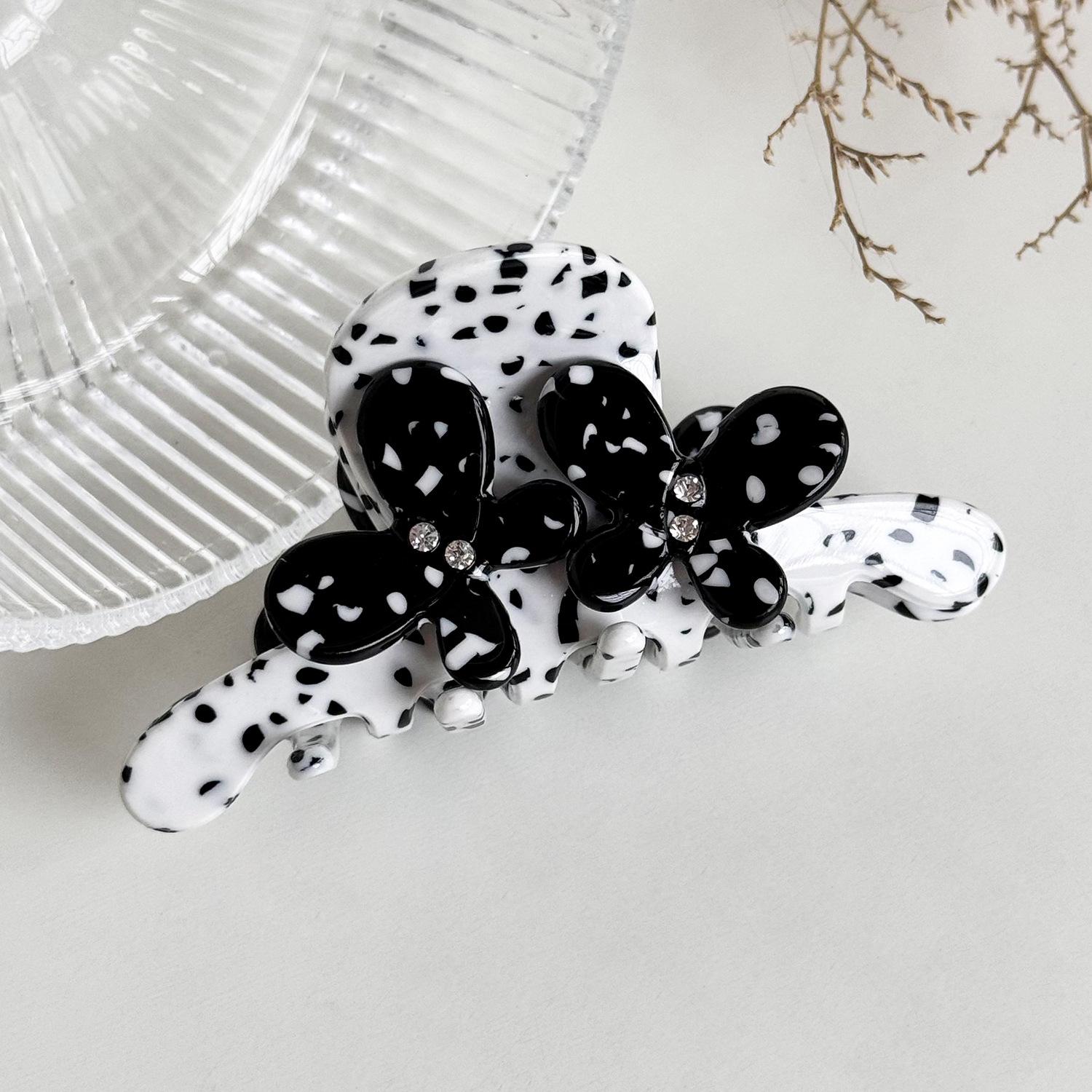 Design Chic Butterfly Acetate Hair Clutch Clip With Rhinestones Shimmering White Polka Dot
Design Chic Butterfly Acetate Hair Clutch Clip With Rhinestones Shimmering White Polka Dot